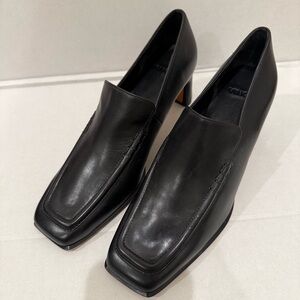 Vince Tomas Black Leather Heeled Loafers | Size 6 | NWOB